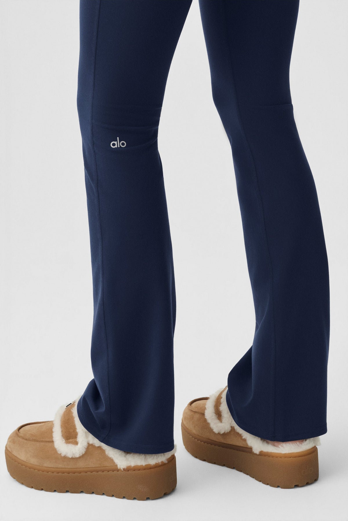 Airbrush High-Waist Bootcut Legging (Short) - Navy